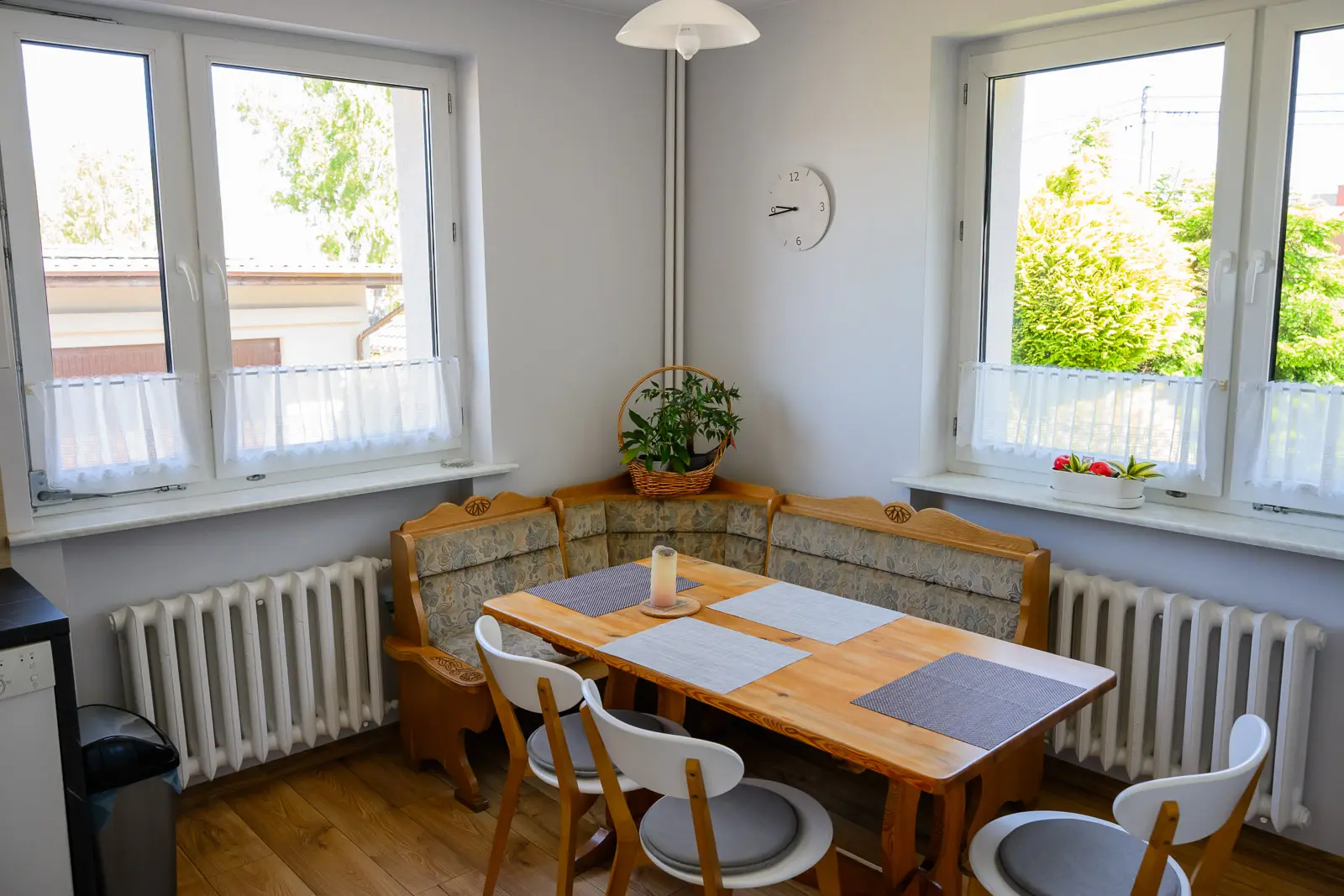 Apartament nr 1 w Rewie - kuchnia z wyposażeniem